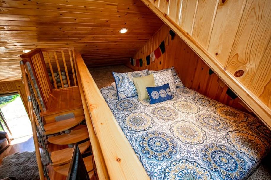 Entire cabin in Columbia Falls, Montana 4 guestsStudio2 beds1 bath-11