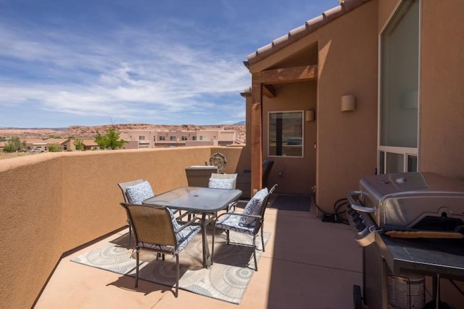 Entire townhouse in Moab, Utah 8 guests3 bedrooms4 beds2.5 baths-1