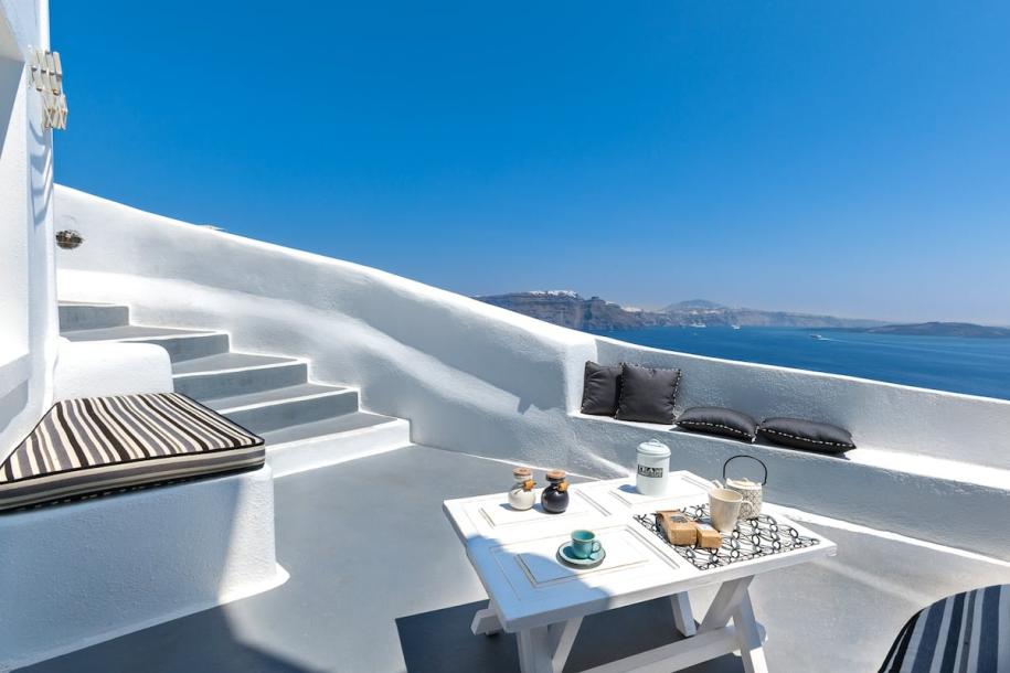 Entire home in Oia, Greece 5 guests2 bedrooms3 beds1 bath-3