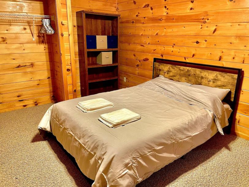 Getaway 3 Bedroom Cabin-2