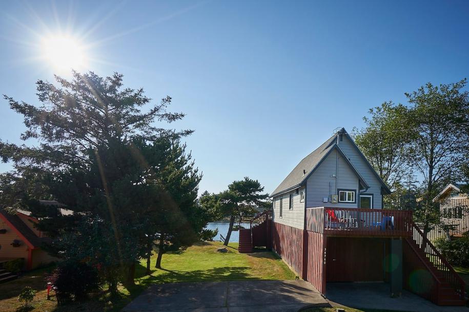 Entire home in Pacific City, Oregon 4 guests2 bedrooms2 beds1 bath-3