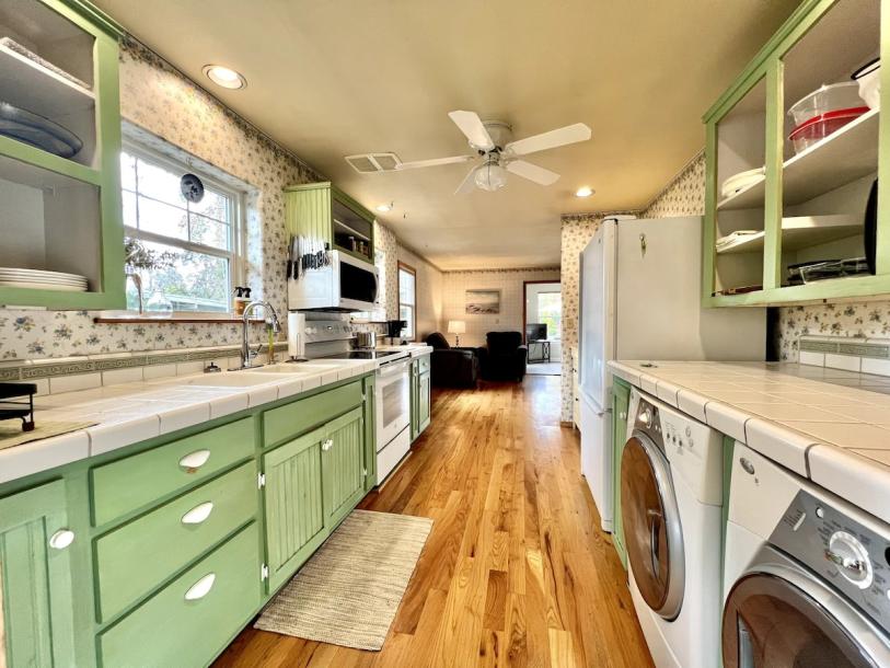 Entire home in Grants Pass, Oregon 6 guests2 bedrooms2 beds1 bath-5