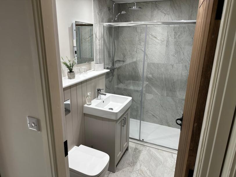 Barn in Bowness-on-Windermere, United Kingdom 2 guests1 bedroom1 bed1 bath-6