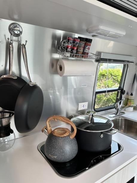 Camper/RV in Half Moon Bay, California 2 guests1 bedroom2 beds1 bath-17