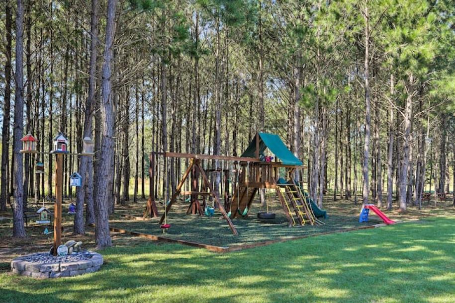 Entire home in Hopkins, South Carolina 6 guests2 bedrooms2 beds2.5 baths-1