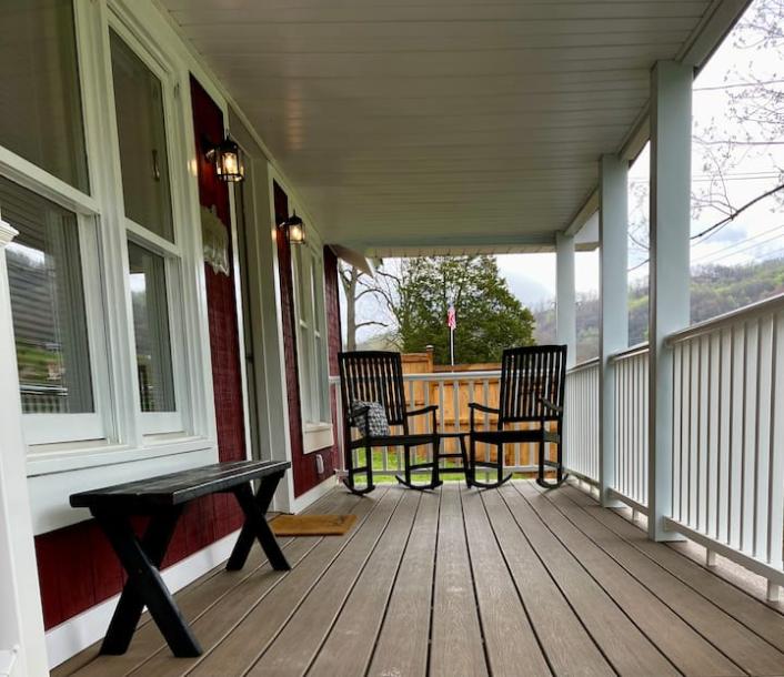 Entire home in Clyde, North Carolina 4 guests2 bedrooms1 bath-4