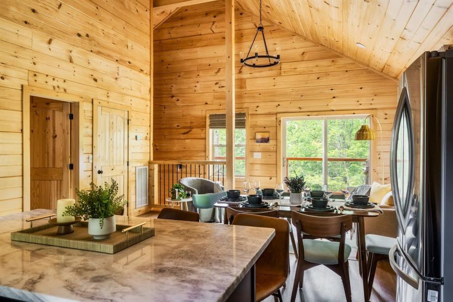 Entire cabin in Sevierville, Tennessee 6 guests2 bedrooms3 beds2 baths-17