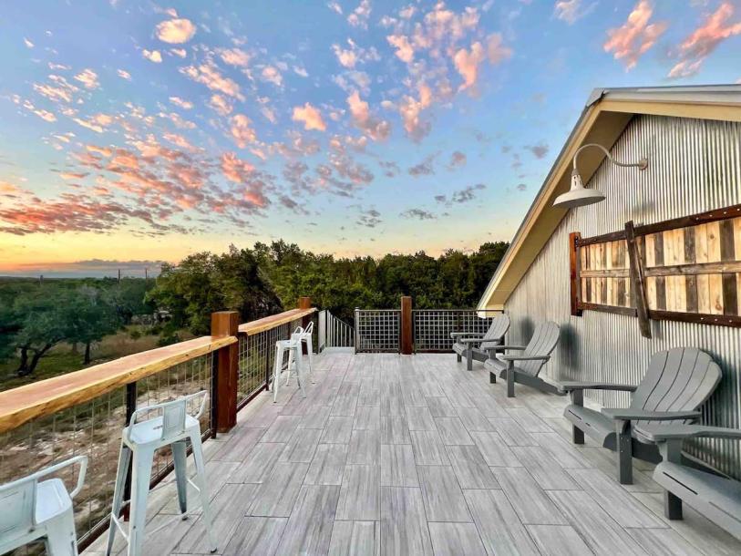 Entire cabin in Wimberley, Texas 4 guests2 bedrooms2 beds1 bath-19