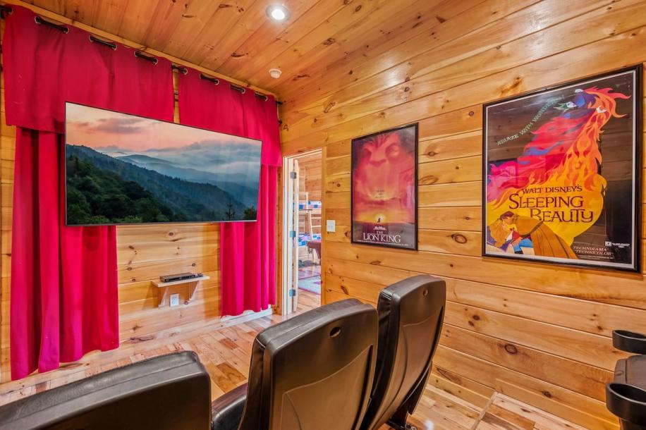 Entire cabin in Sevierville, Tennessee 8 guests2 bedrooms5 beds2.5 baths-4