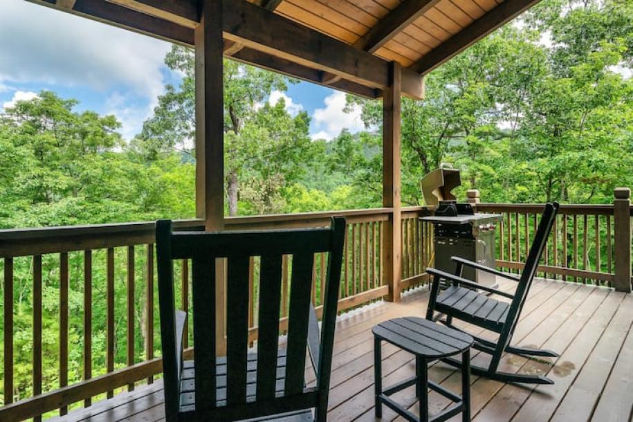 Entire cabin in Sevierville, Tennessee 8 guests3 bedrooms3 beds2.5 baths-1