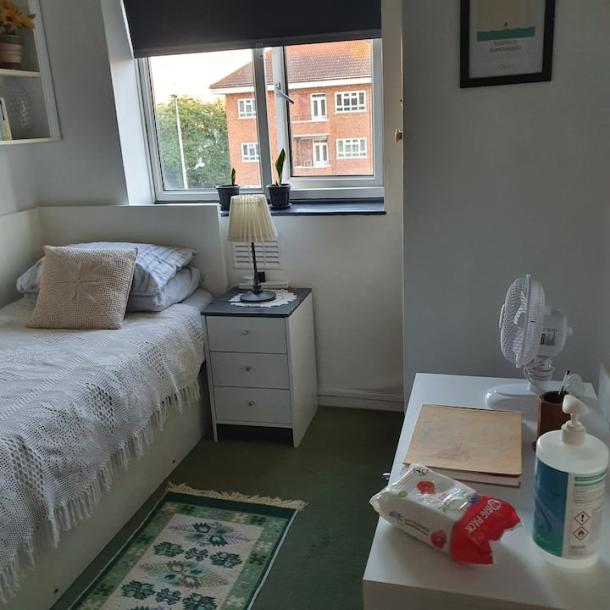 Room in United Kingdom 1 single bedShared bathroom-0