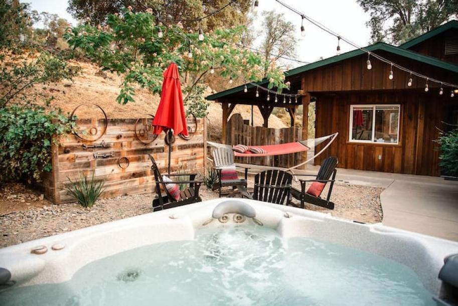 Romantic Cabin: River, Hot Tub, View, Spa Bathroom Entire cabin in Mariposa, California 4 guests1 bedroom2 beds1 bath-2