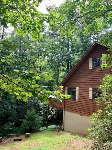 Entire cabin in Sautee Nacoochee, Georgia 4 guests2 bedrooms2 beds2 baths-0