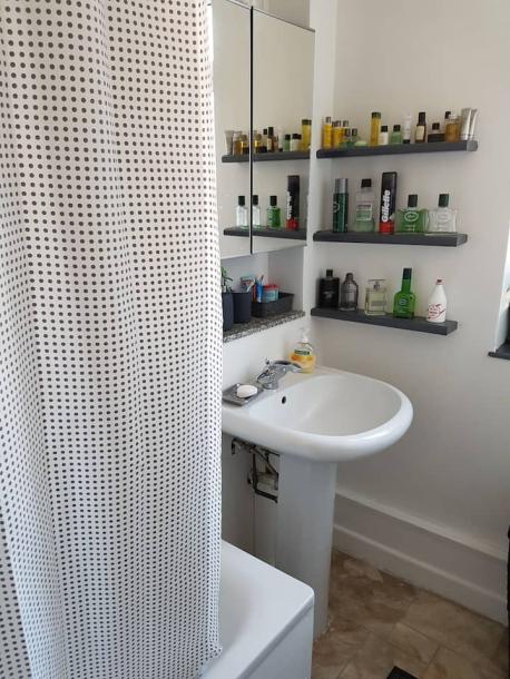 Room in United Kingdom 1 single bedShared bathroom-4