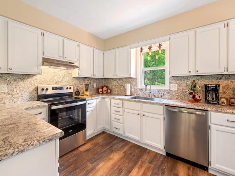 Entire home in Waynesville, North Carolina 5 guests2 bedrooms3 beds2 baths-7