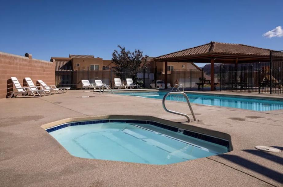 Entire townhouse in Moab, Utah 8 guests3 bedrooms4 beds2.5 baths-19