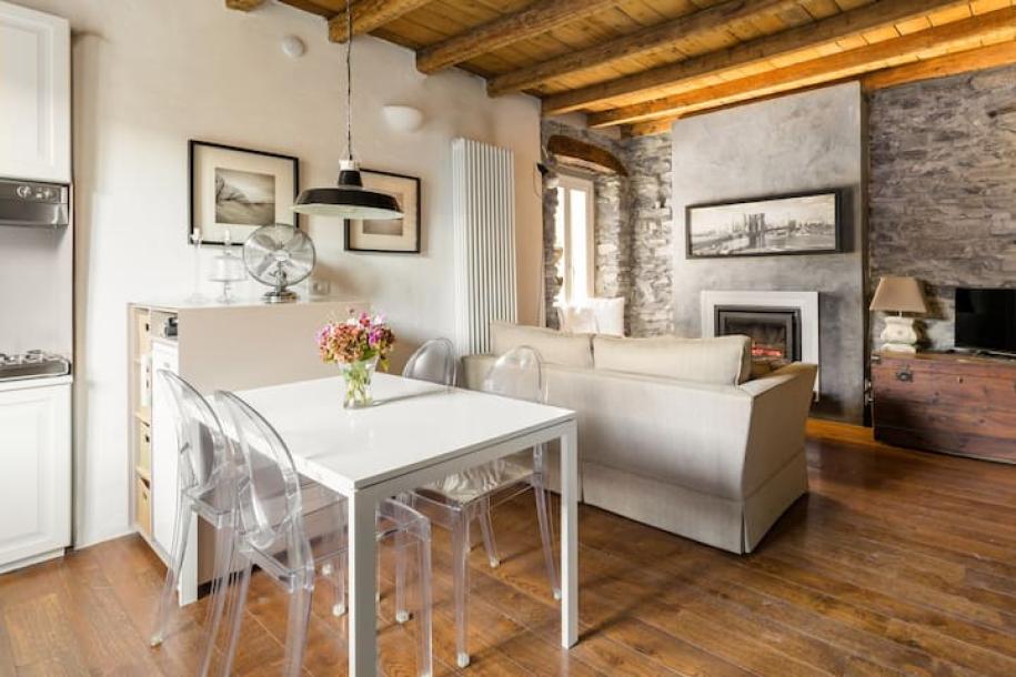 Entire rental unit in Blevio, Italy 2 guests1 bedroom1 bed1 bath-5