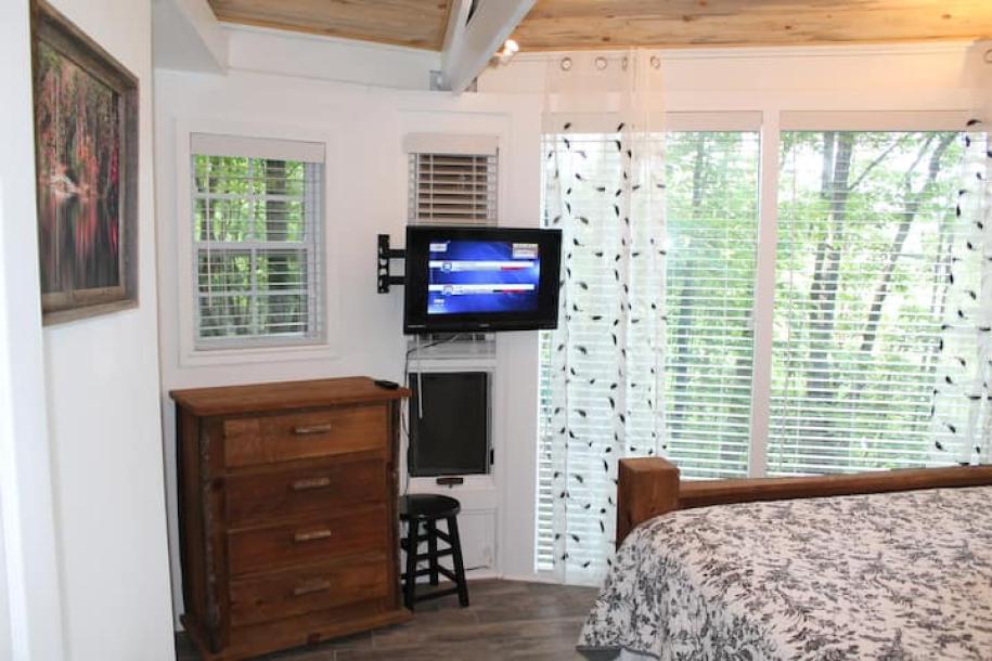 Treehouse in Jasper, Georgia 3 guests1 bedroom1 bed1 bath-4
