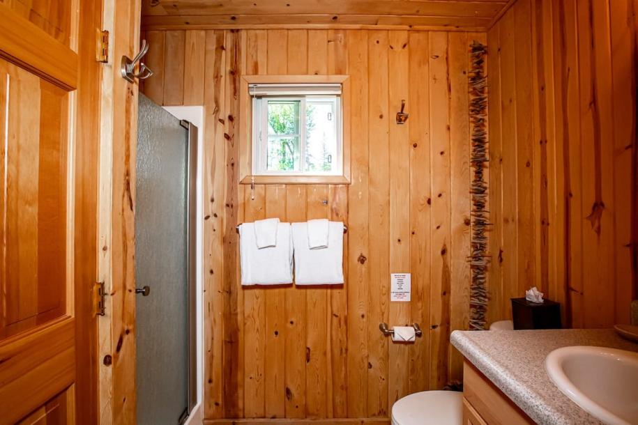 Entire cabin in Columbia Falls, Montana 4 guestsStudio2 beds1 bath-10