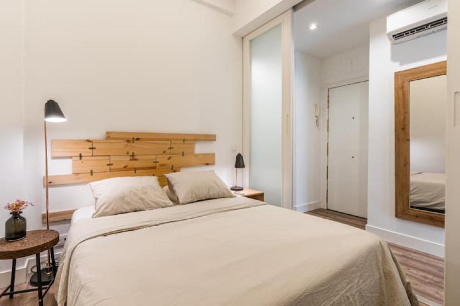 Entire rental unit in Madrid, Spain 2 guests1 bedroom1 bed1 bath-7