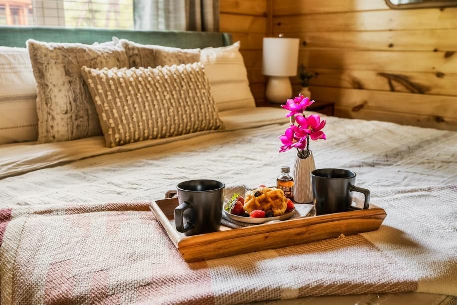 Entire cabin in Sevierville, Tennessee 6 guests2 bedrooms3 beds2 baths-15