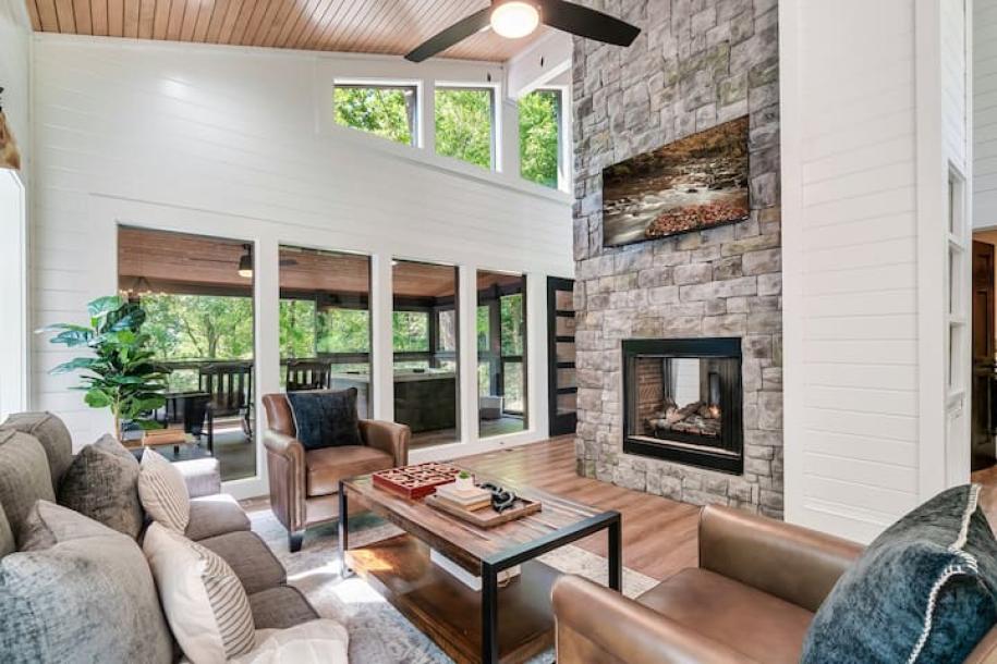 Entire cabin in Gatlinburg, Tennessee 2 guests1 bedroom1 bed1 bath-17