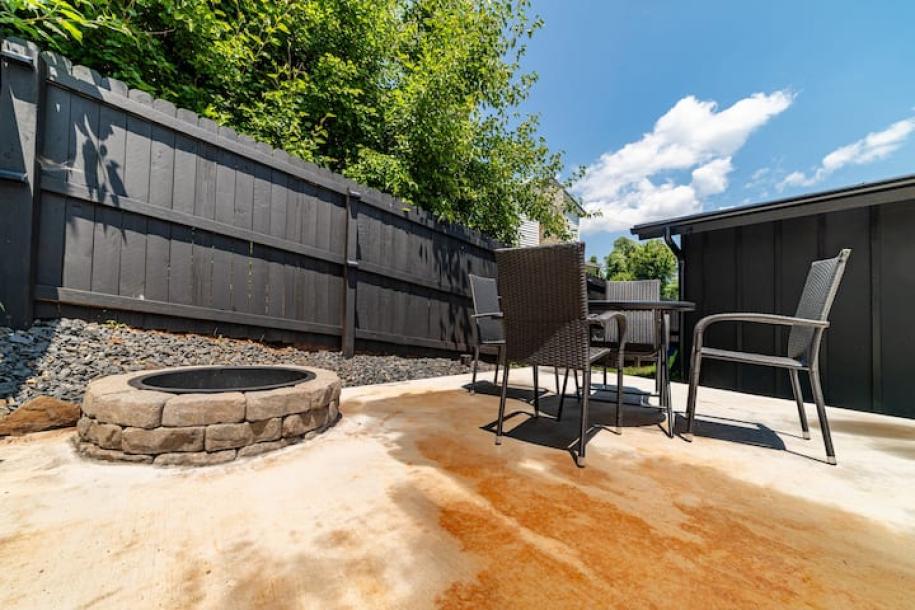 Entire home in Lynchburg, Virginia 4 guests2 bedrooms2 beds2 baths-3