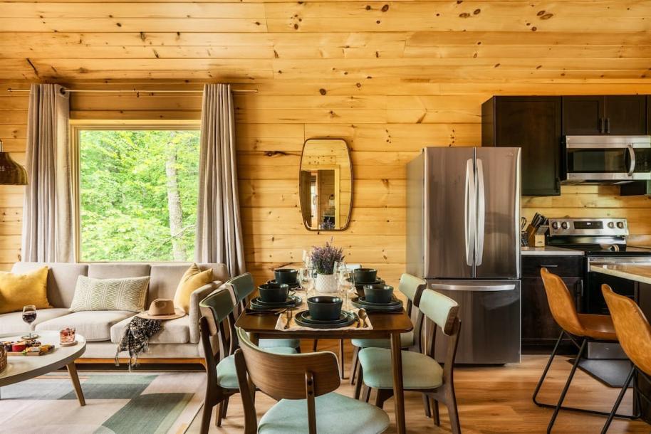 Entire cabin in Sevierville, Tennessee 6 guests2 bedrooms3 beds2 baths-12