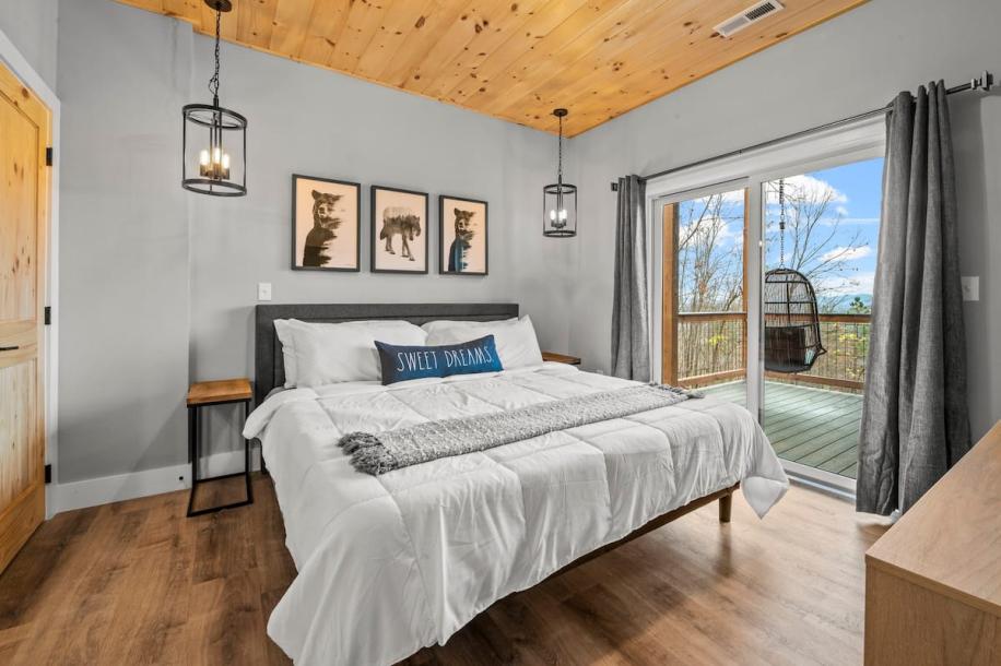 Entire cabin in Sevierville, Tennessee 8 guests3 bedrooms3 beds3.5 baths-11
