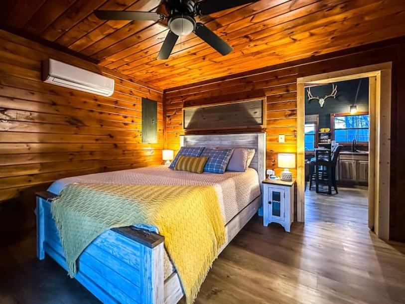 Tiny home in Pigeon Forge, Tennessee 3 guests1 bedroom2 beds1.5 baths-13