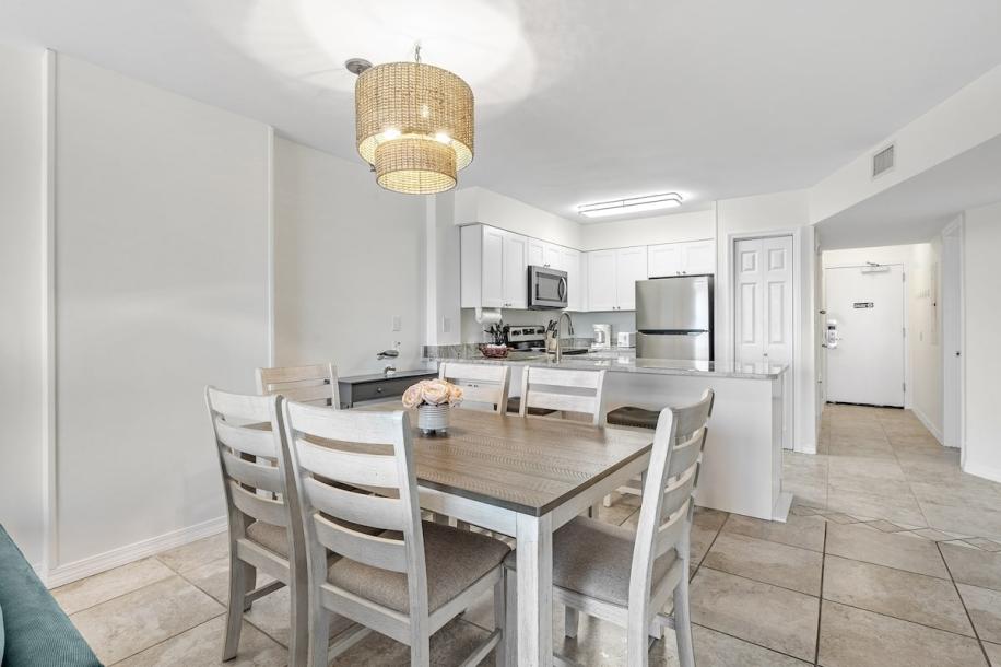 Entire condo in Gulf Shores, Alabama 6 guests2 bedrooms3 beds2 baths-6