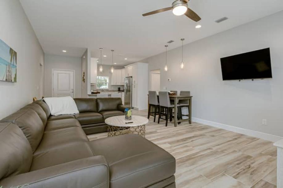 All new, lovely, spacious 3bd/2bth unit sleeps 8!-1