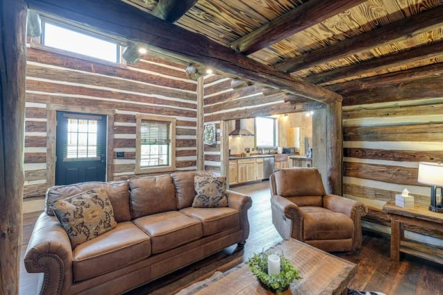 Entire cabin in Bedford, Virginia 2 guests1 bedroom1 bed1 bath-11