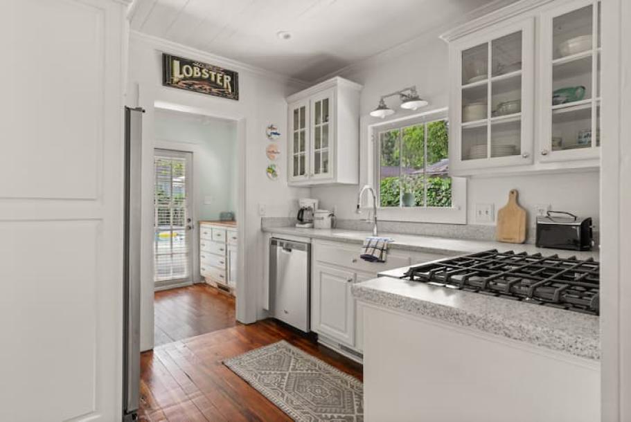 SSI Beach House + Private Pool & Hot Tub w/Bikes!-13