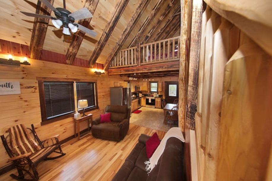 Entire cabin in Logan, Ohio 4 guests1 bedroom2 beds1 bath-6
