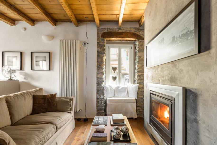 Entire rental unit in Blevio, Italy 2 guests1 bedroom1 bed1 bath-13