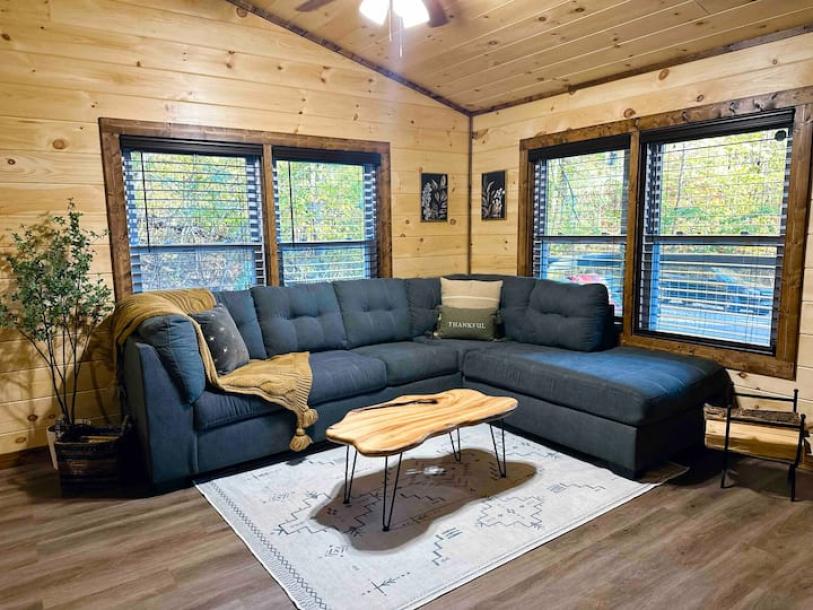Entire cabin in Sevierville, Tennessee 6 guests2 bedrooms3 beds1 bath-13
