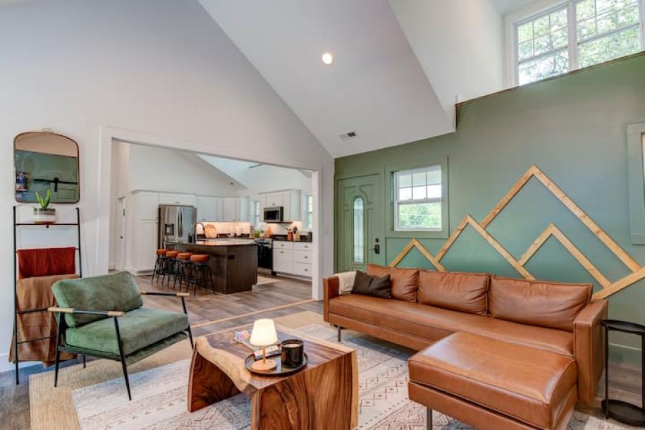 Entire home in Asheville, North Carolina 5 guests2 bedrooms3 beds2 baths-11