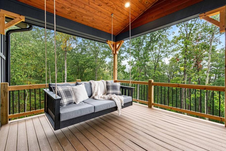 Entire home in Sevierville, Tennessee 12 guests3 bedrooms8 beds4 baths-4