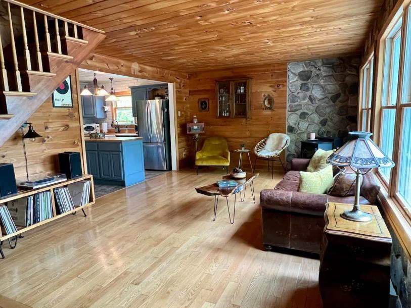 Entire cabin in Ferndale, New York 6 guests3 bedrooms4 beds2 baths-15