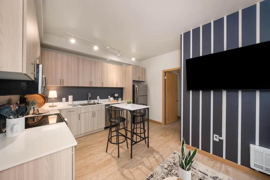 Entire rental unit in Tacoma, Washington 2 guests1 bedroom1 bed1 bath-10