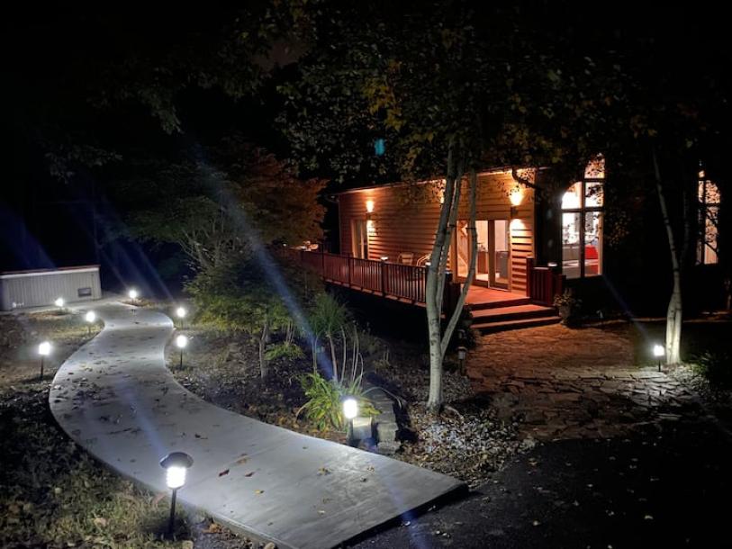 Farm stay in Valdese, North Carolina 6 guests2 bedrooms4 beds2 baths-3
