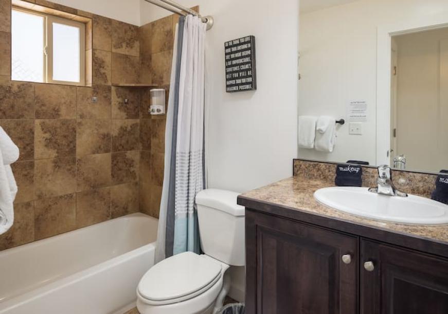 Entire townhouse in Moab, Utah 8 guests3 bedrooms4 beds2.5 baths-2