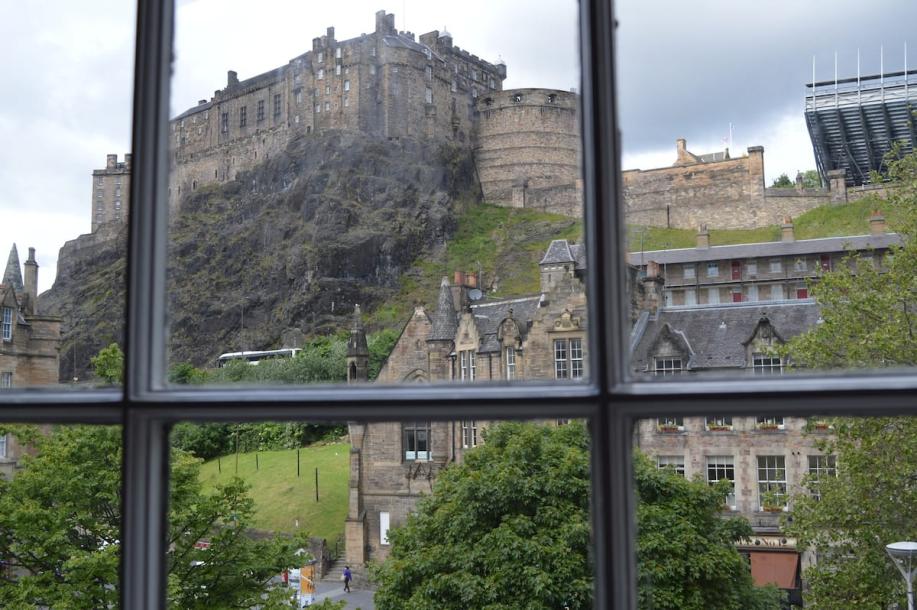 Entire rental unit in Edinburgh, United Kingdom 3 guests1 bedroom2 beds1 bath-0