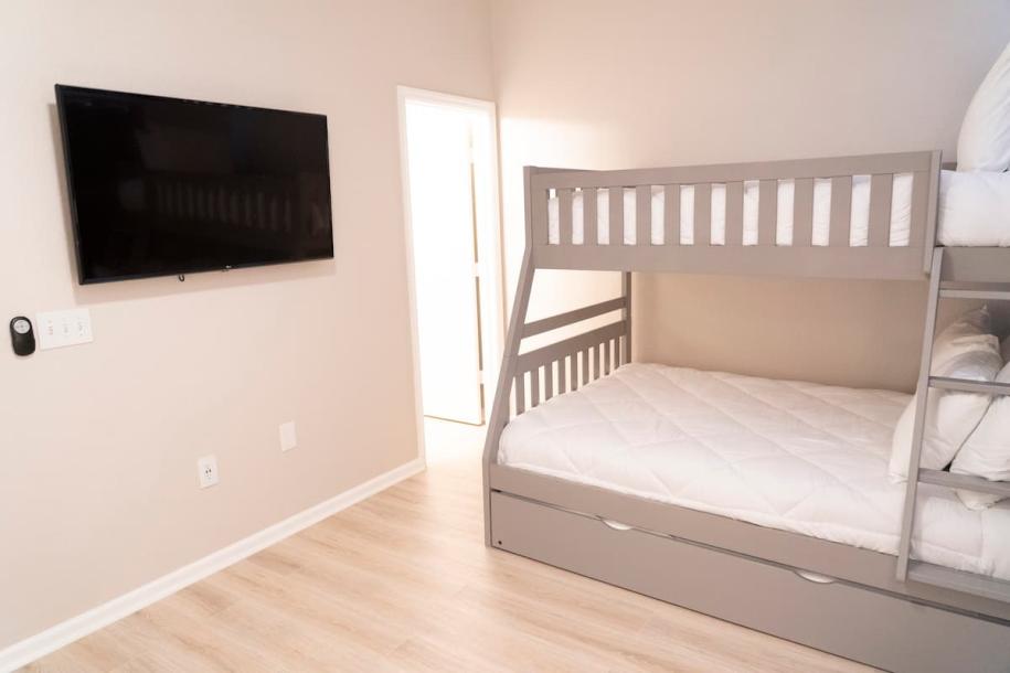 New Luxury Townhome near Disney (3BD 3BATH Pool)-9