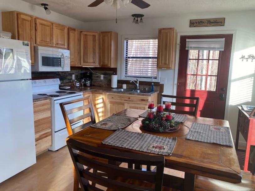 Entire cabin in Robbinsville, North Carolina 6 guests2 bedrooms3 beds1 bath-12
