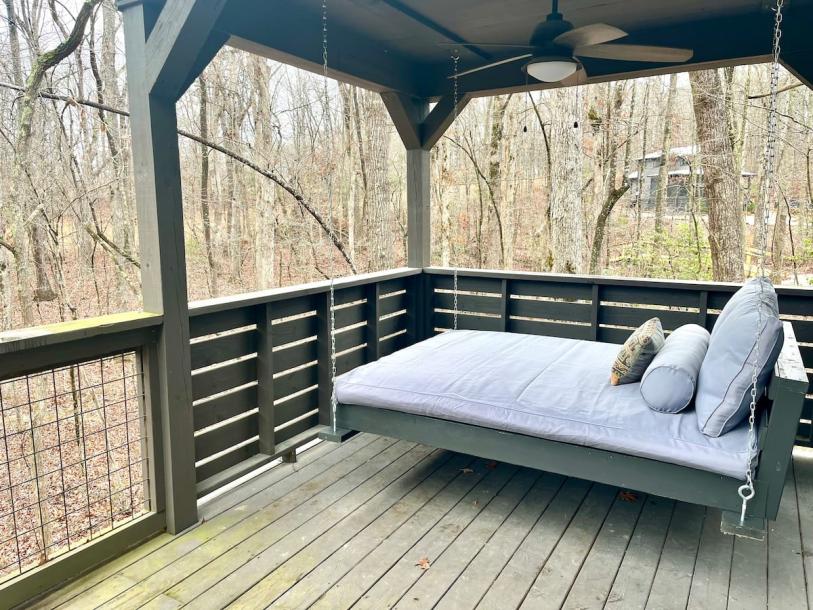 Tiny home in Tracy City, Tennessee 6 guests3 bedrooms2 beds2 baths-6