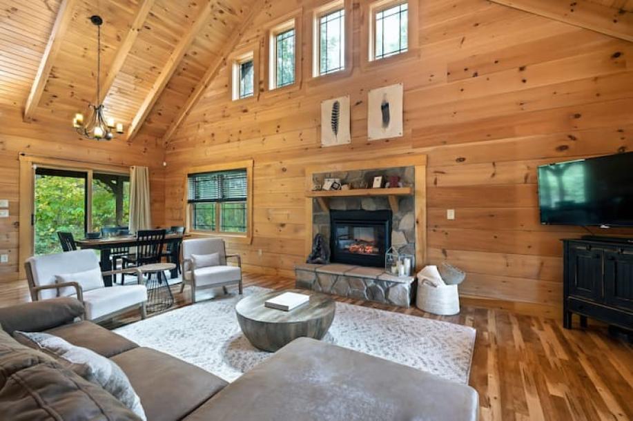 Entire cabin in Madison, Indiana 4 guests2 bedrooms2 beds2 baths-2