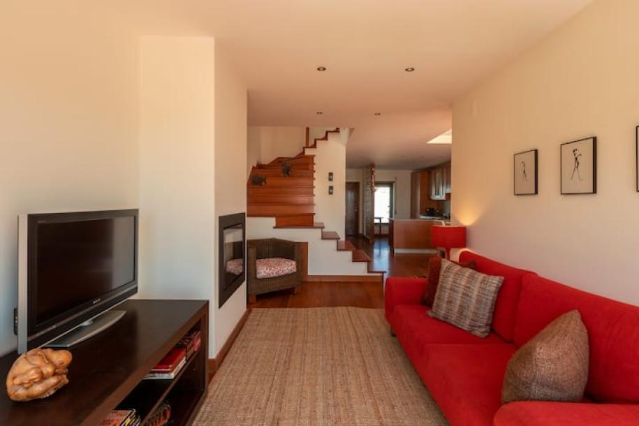 Entire home in Colares, Portugal 6 guests3 bedrooms4 beds1.5 baths-18