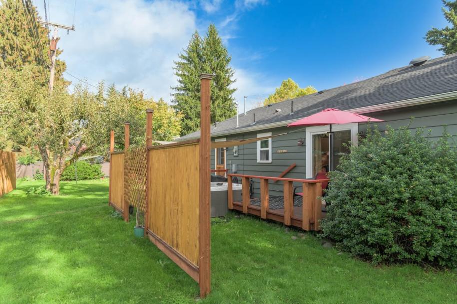 Entire vacation home in Eugene, Oregon 3 guests2 bedrooms2 beds2 baths-2